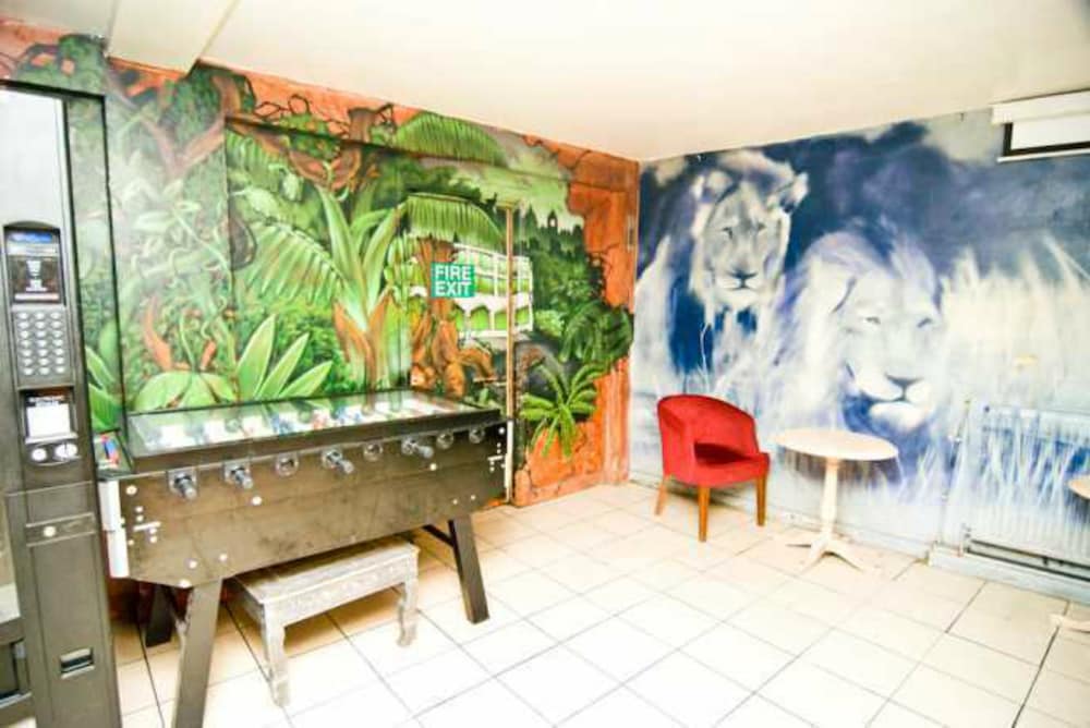Kensal Green Backpackers 1 43/56