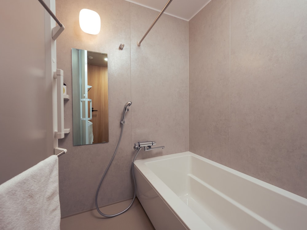 2 BEDROOMS, SUITE, HIGH FLOOR