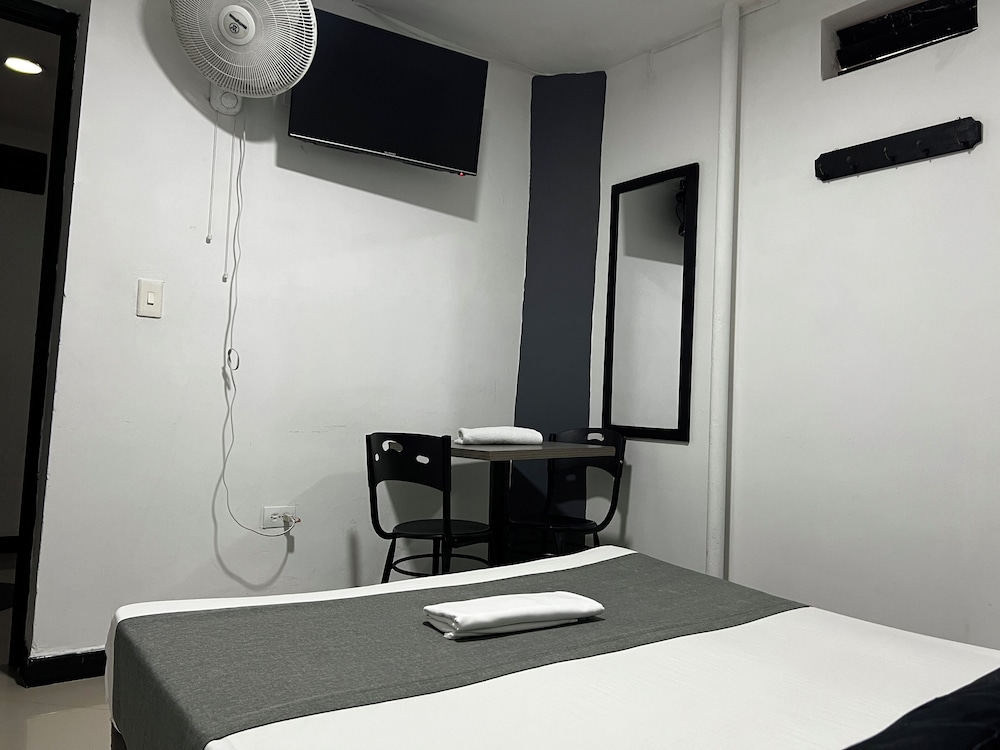 Hotel Laureles de Aburra Medellin 43/49