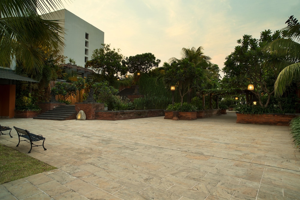 Bumi Surabaya City Resort 38/46