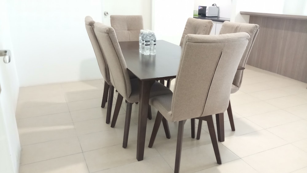 Roxy Hotel Apartment 47/58