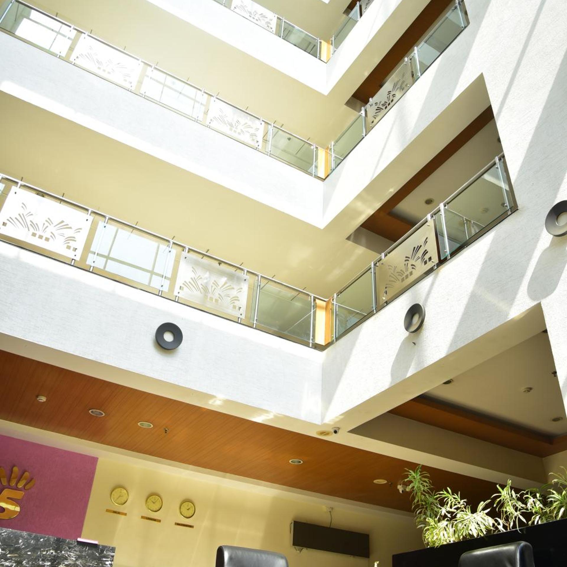 Hi 5 Hotel And Experience 6/39