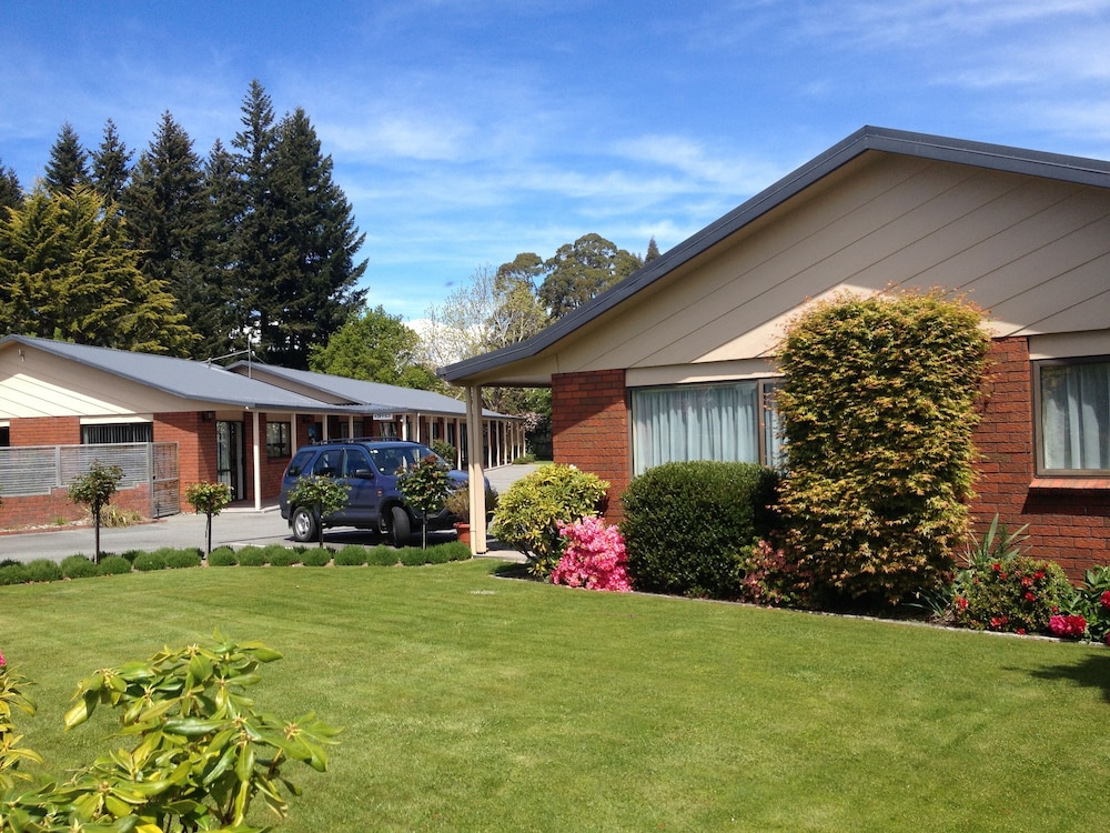 Arran Motel 74/78