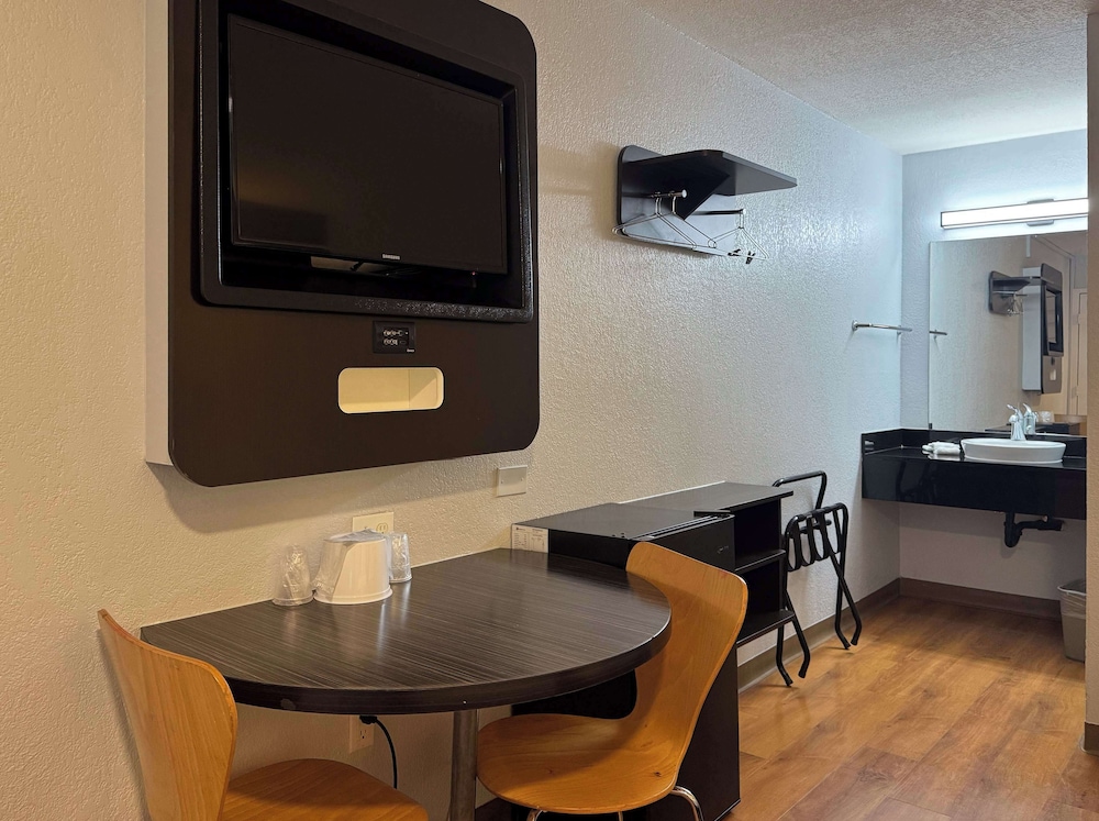 Motel6 Simi Valley, CA 35/50