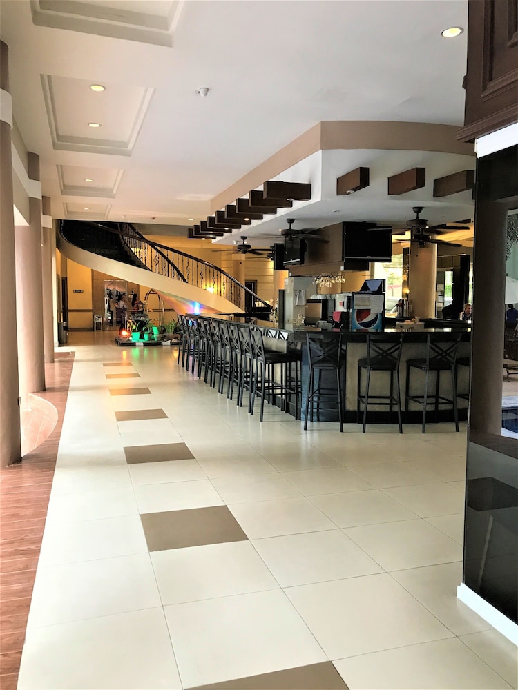 Savannah Resort Hotel 10/60