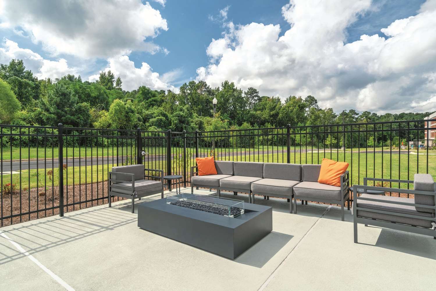 La Quinta Inn And Suites By Wyndham Opelika Auburn 33/33