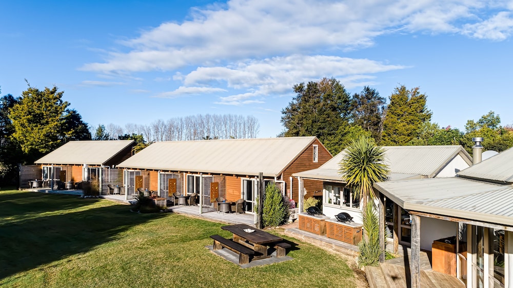 ABEL TASMAN LODGE 54/62