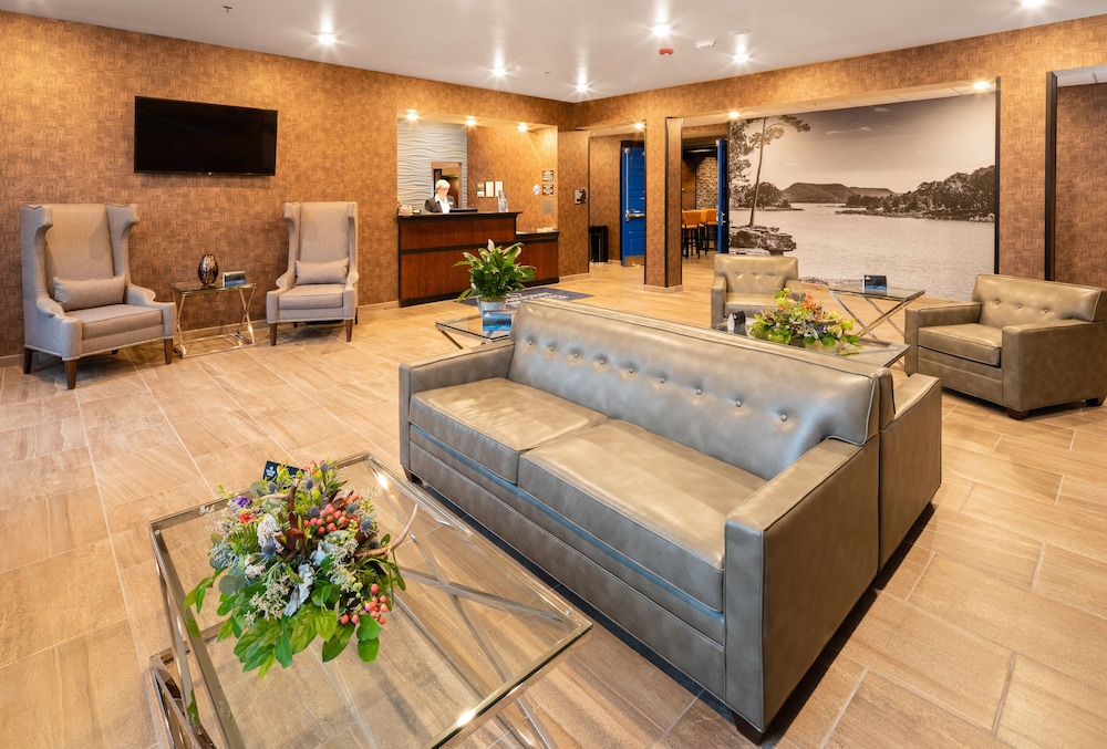 Cobblestone Inn & Suites - Fairfield Bay 39/42