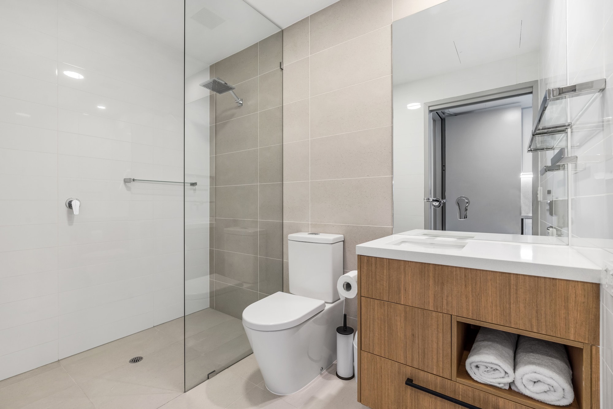 جناح استوديو بسرير كوين، Essence Suites Taringa 4/6