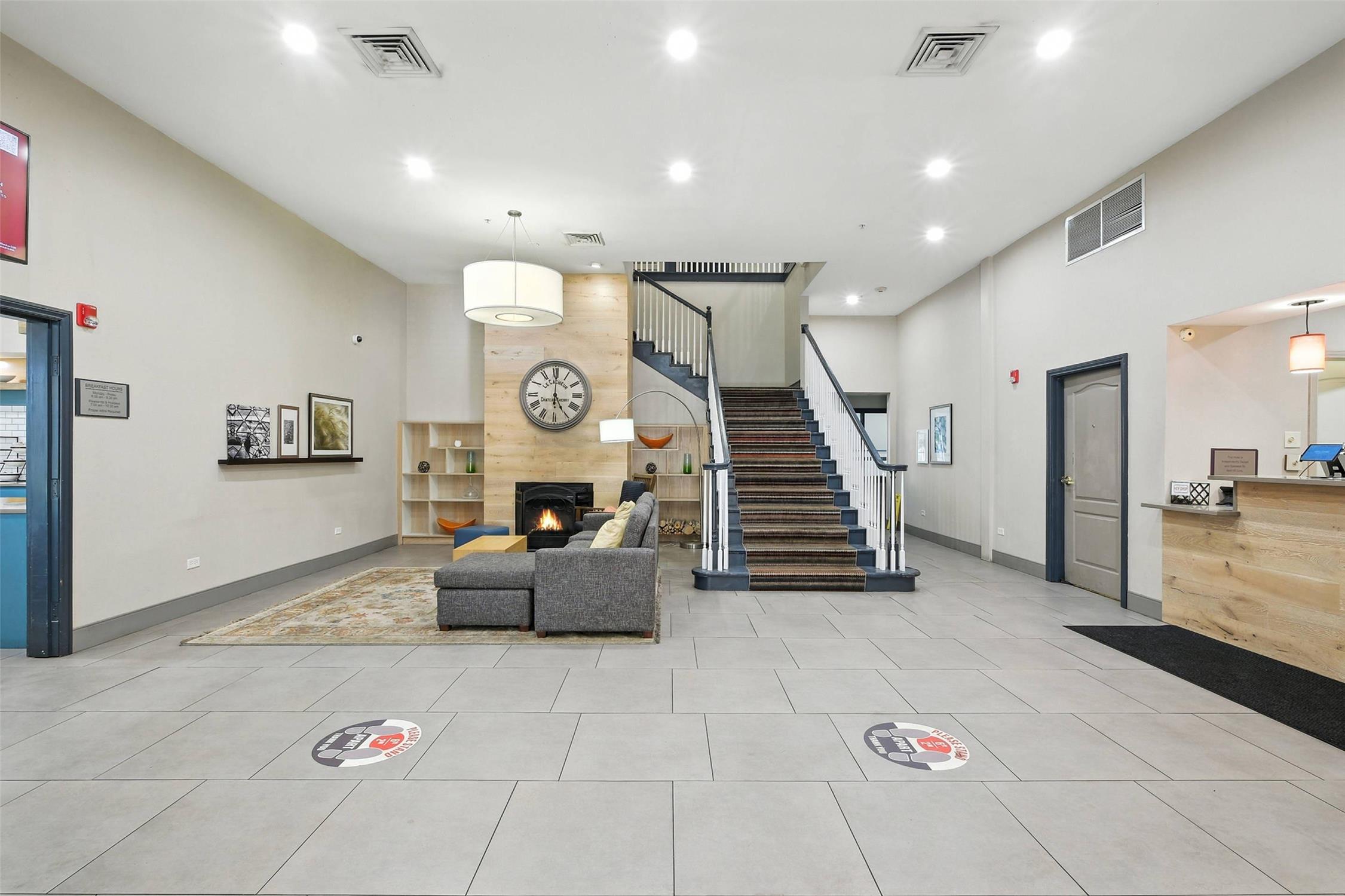 Country Inn & Suites by Radisson, Merrillville IN 32/35