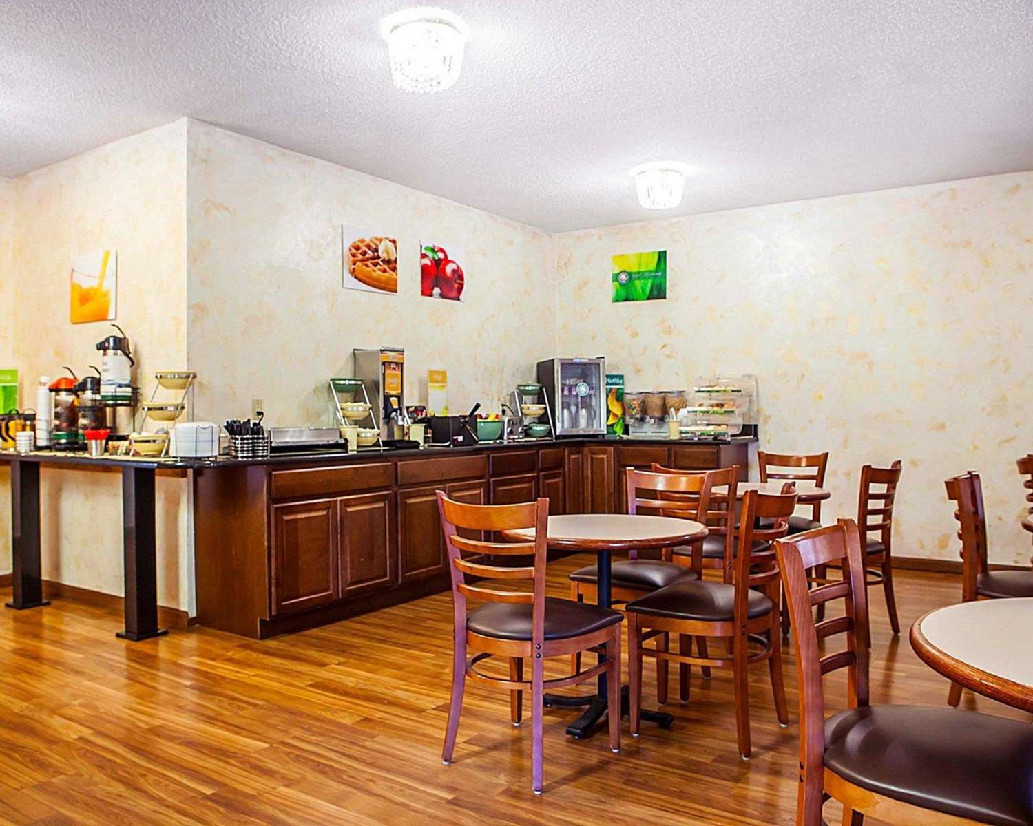 Quality Inn & Suites Champaign North - Urbana 20/23