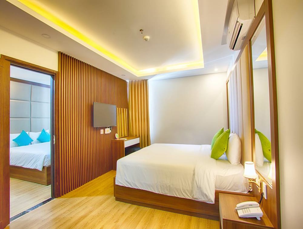 Pariat River Front Hotel 13/62