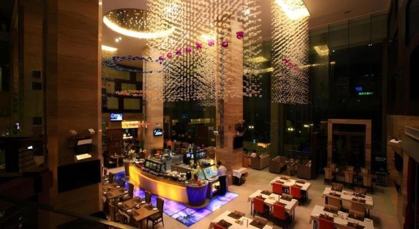 Babylon Hotel 52/53