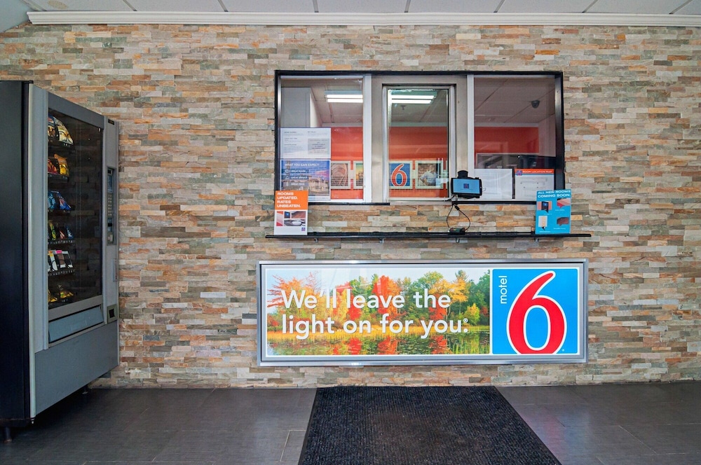 Motel6 Elmsford, NY - White Plains 11/50