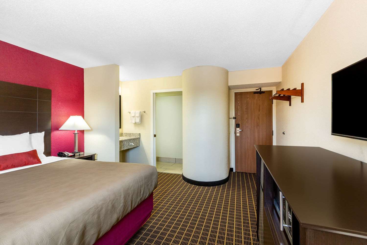 Baymont Inn and Suites by Wyndham Mukwonago 7/14