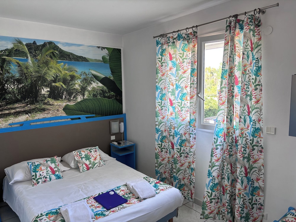 HOTEL DE LA MER 16/50