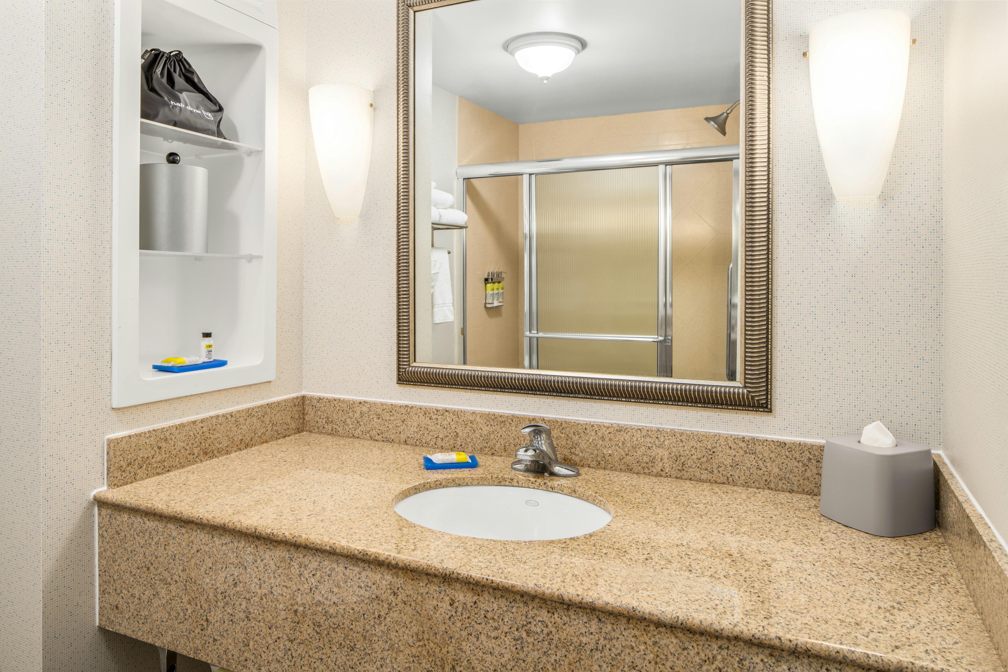 Holiday Inn Express Hotel And Suites Wilmington Newark 70/72