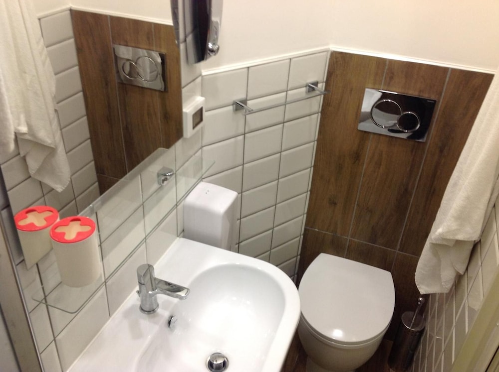 Youth Station Hostel 37/43