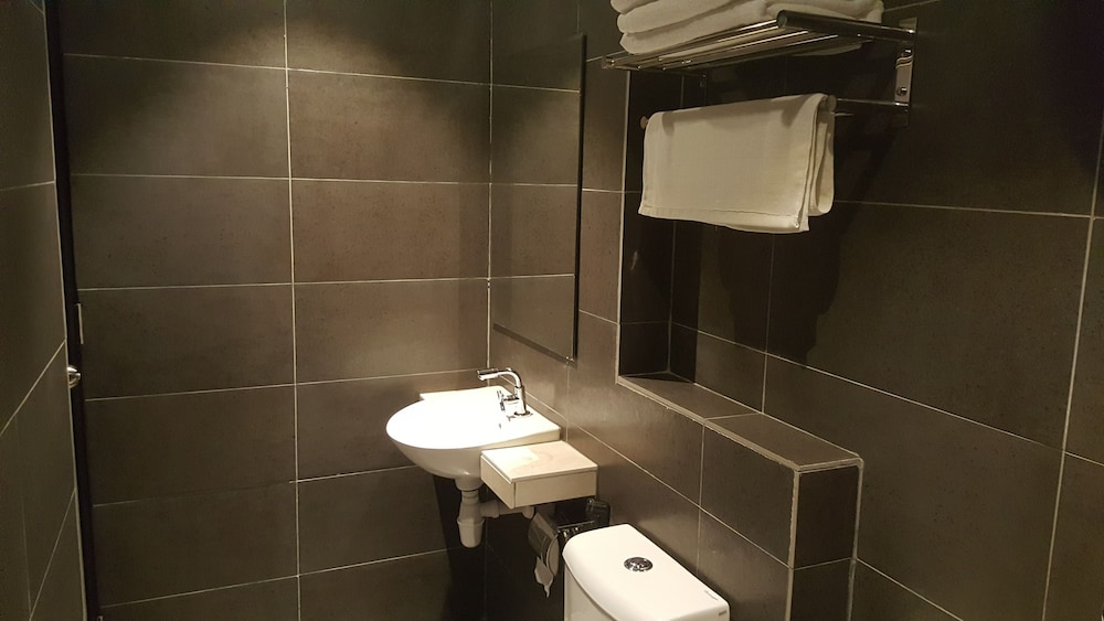 9 Square Hotel - Sri Kembangan 18/38
