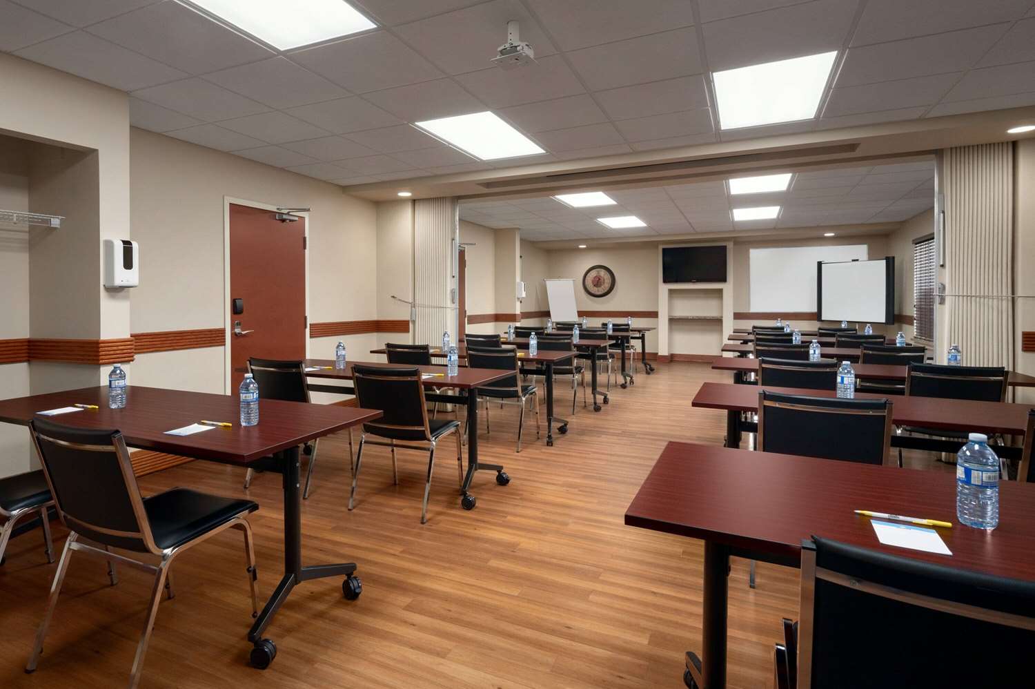 Days Inn & Suites By Wyndham Sherwood Park Edmonton 19/24