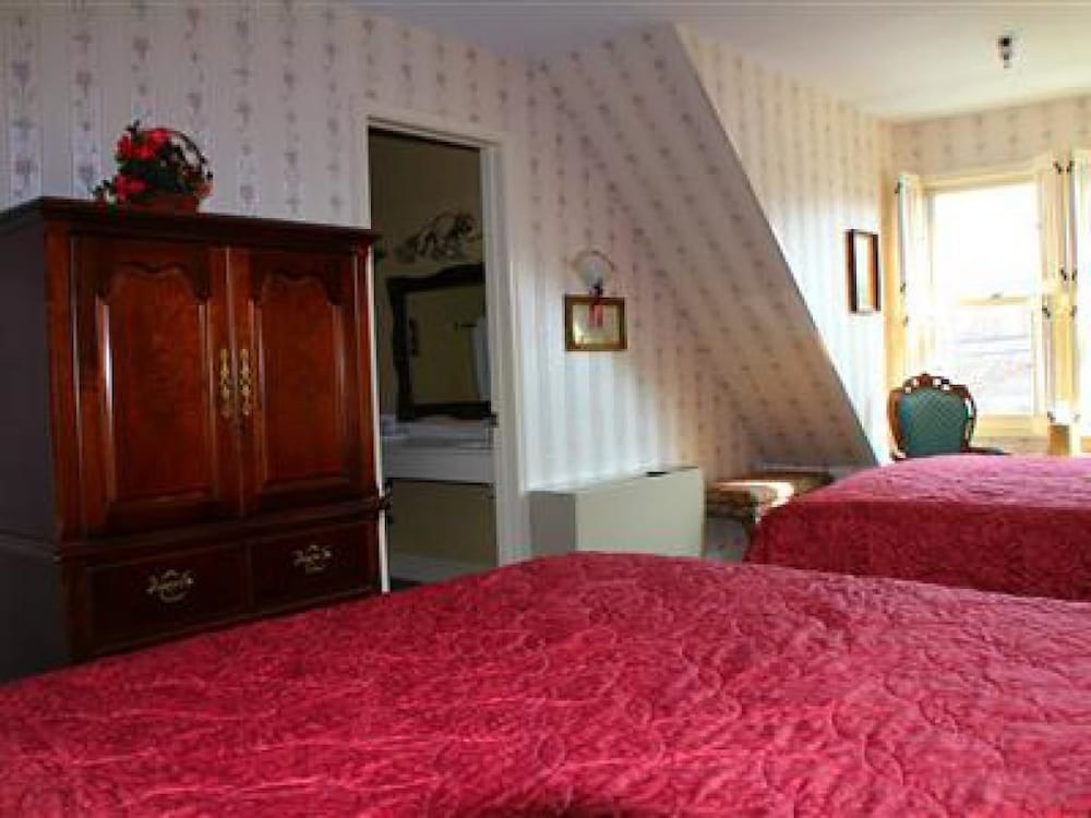 Inn on Mackinac 20/50