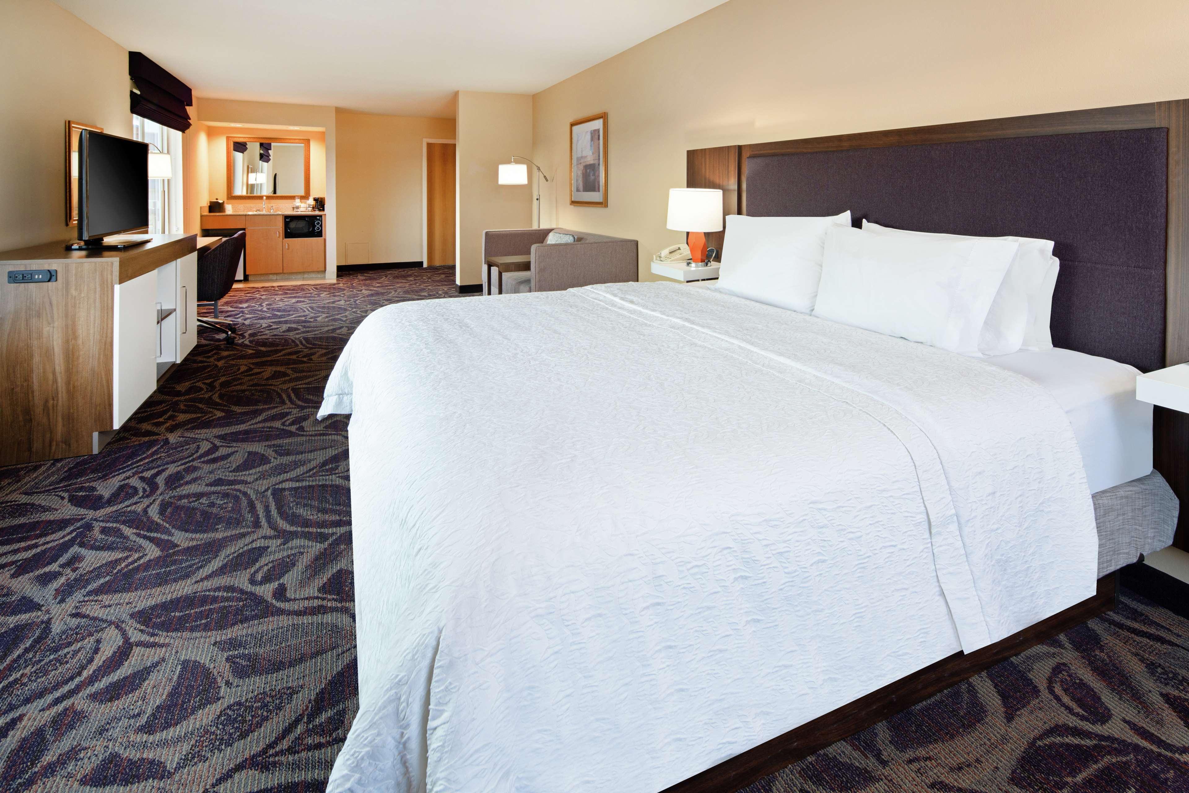 Room, King Bed, Water View, Accessible