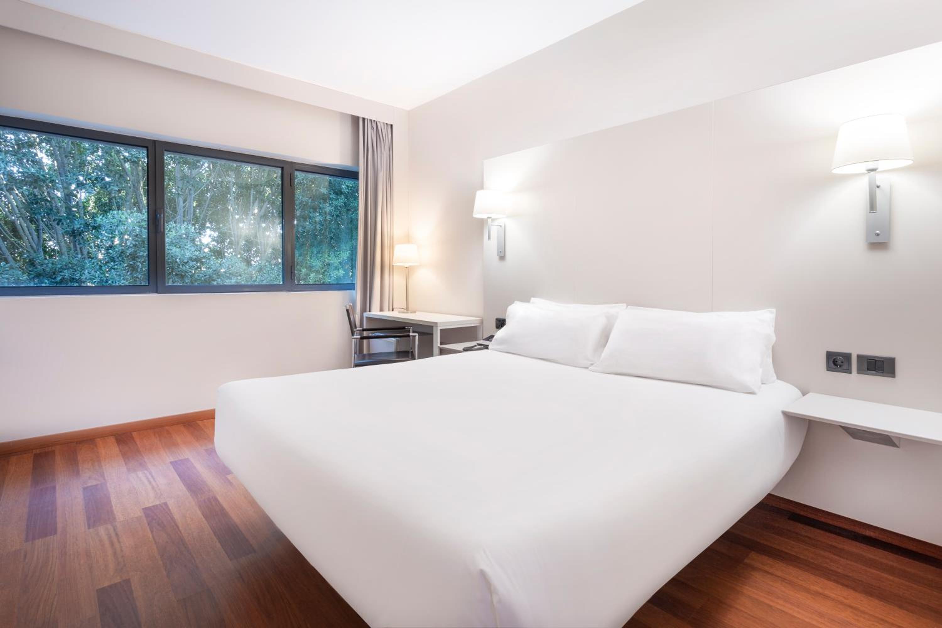 Room at B&B HOTEL Jerez, JEREZ DE LA FRONTERA