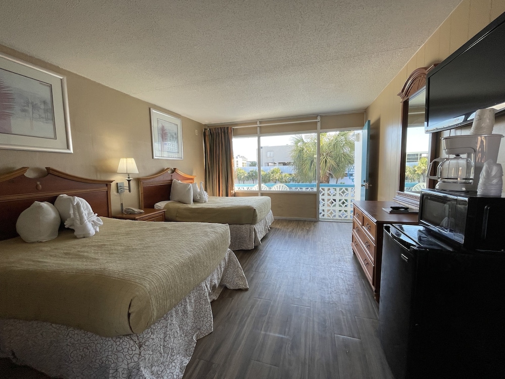 STANDARD, 2 QUEEN BEDS, RESORT VIEW, SMOKING