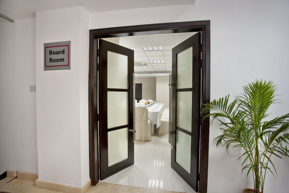 Lobby at INNOTEL BUSINESS BOUTIQUE HOTEL, DHAKA