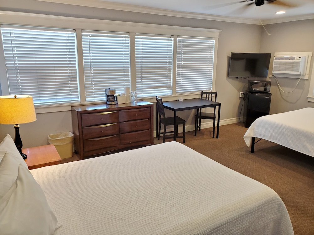 Coronado Island Inn 8/30