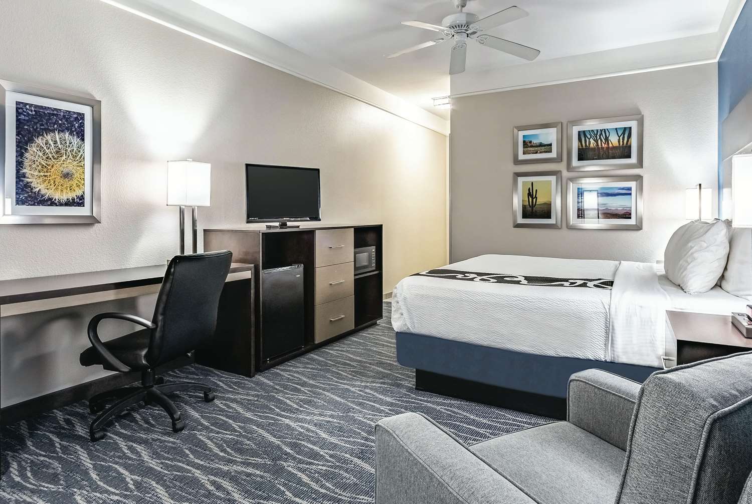 La Quinta Inn and Suites Phoenix I-10 West 36/50