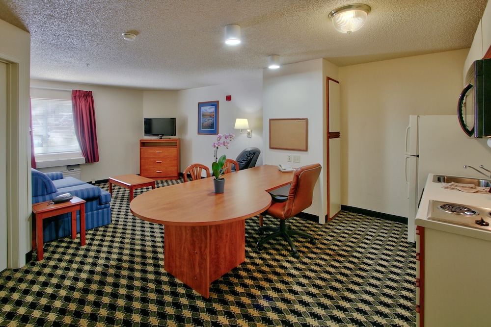 MCM Elegante Suites 32/37