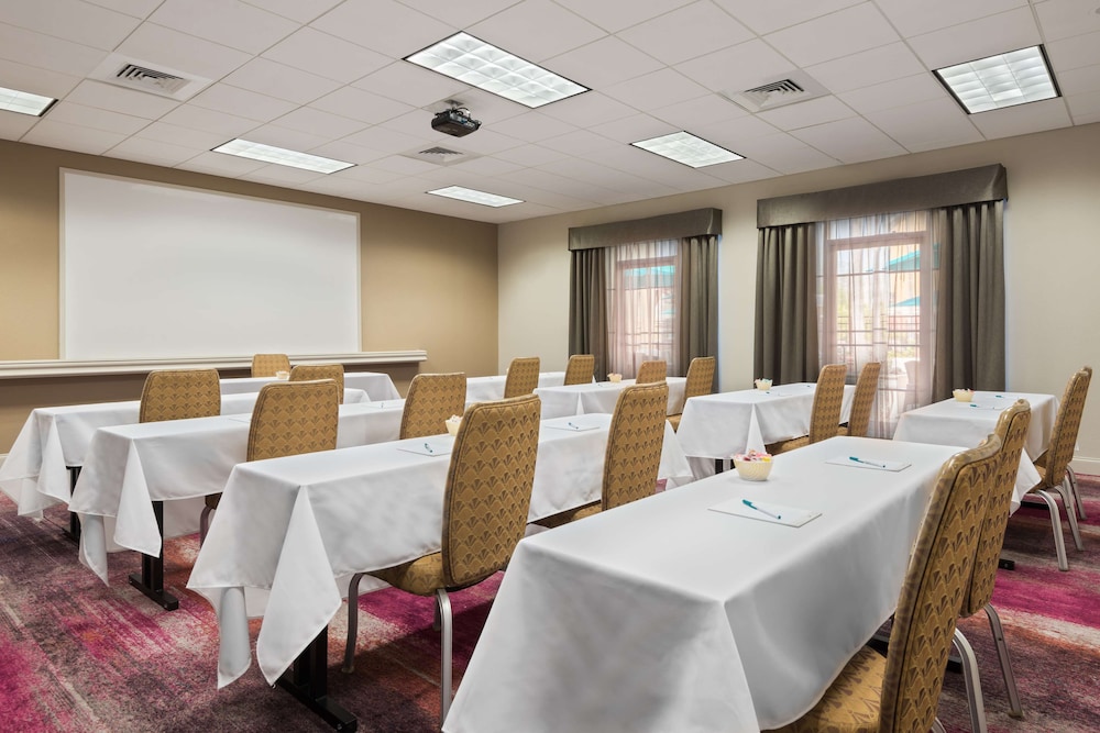 Homewood Suites By Hilton Orlando-Ucf Area 61/66