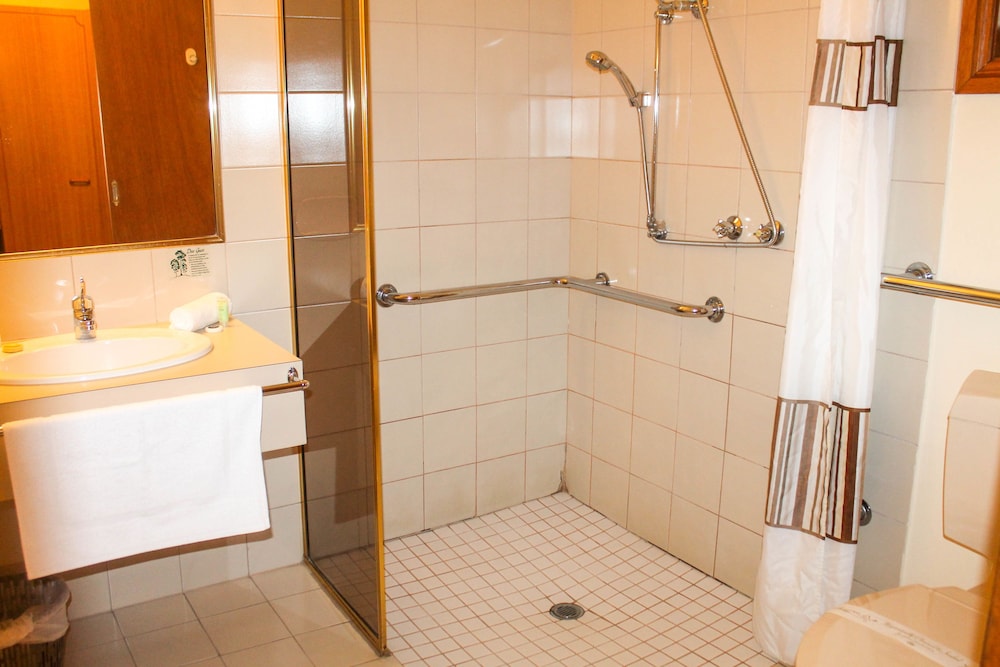 ST GEORGES MOTOR INN 7/35