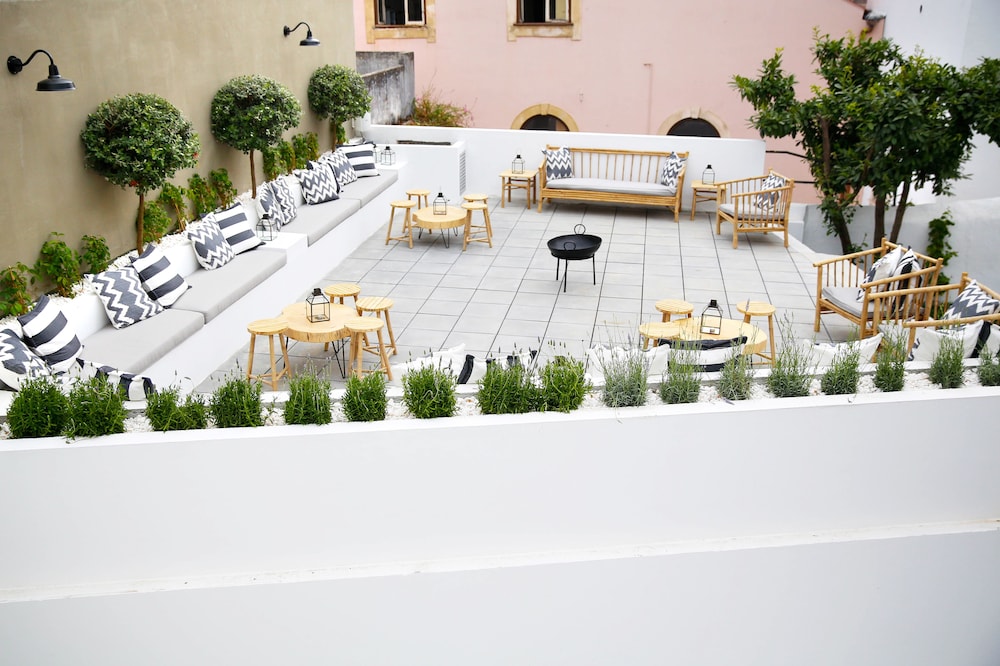 SAPIENTIA BOUTIQUE HOTEL 69/73