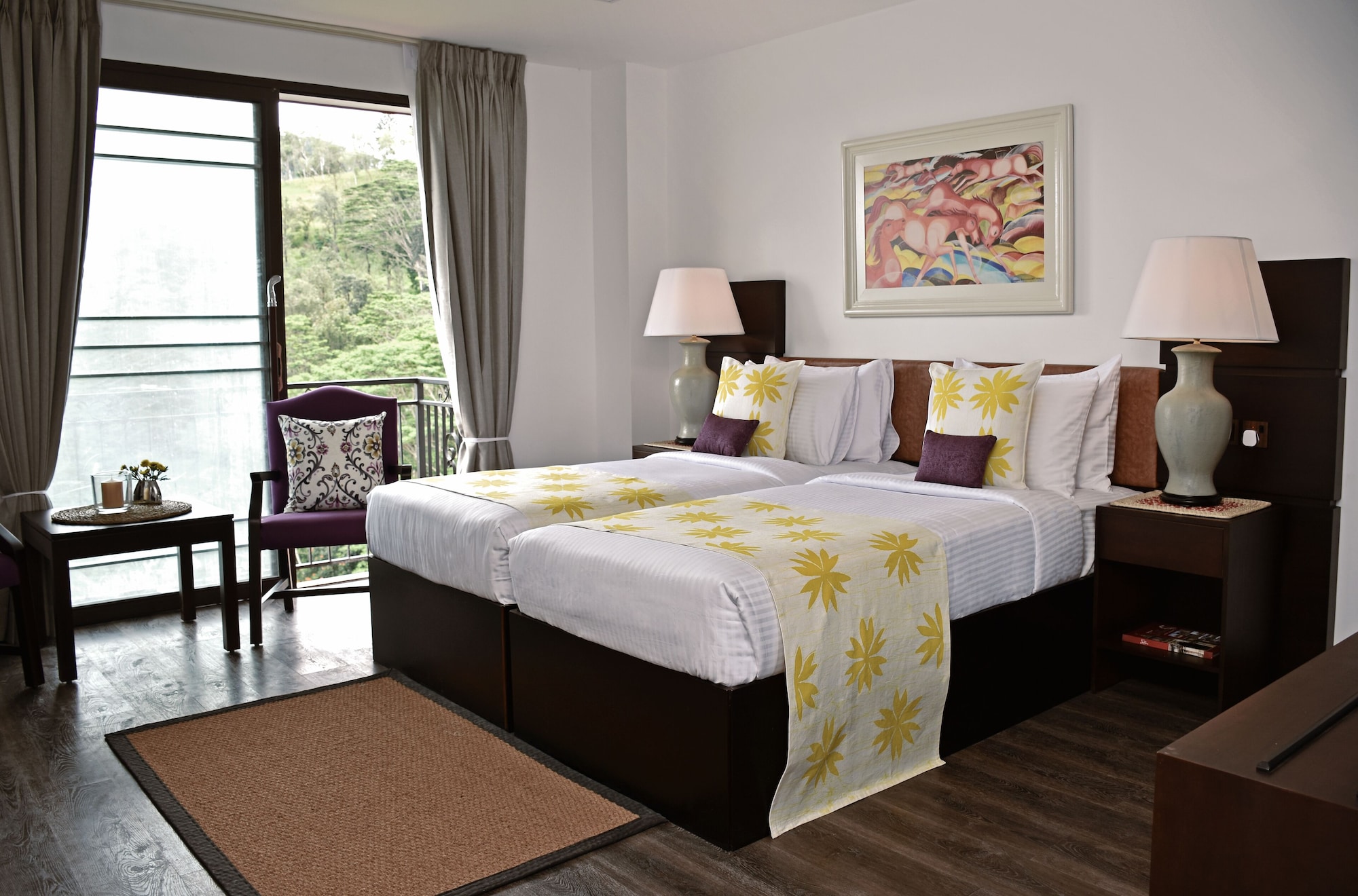 DELUXE, TWIN BEDS, PANORAMIC MOUNTAIN VIEW