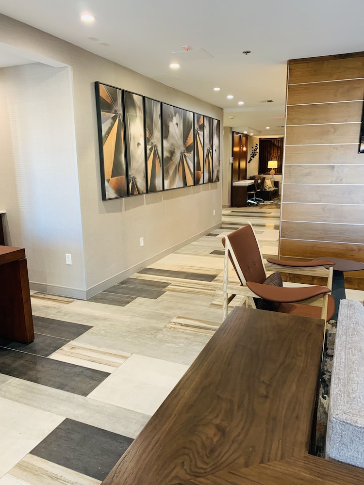 Windmill Suites Surprise - Phoenix, Ascend Hotel Collection 5/37