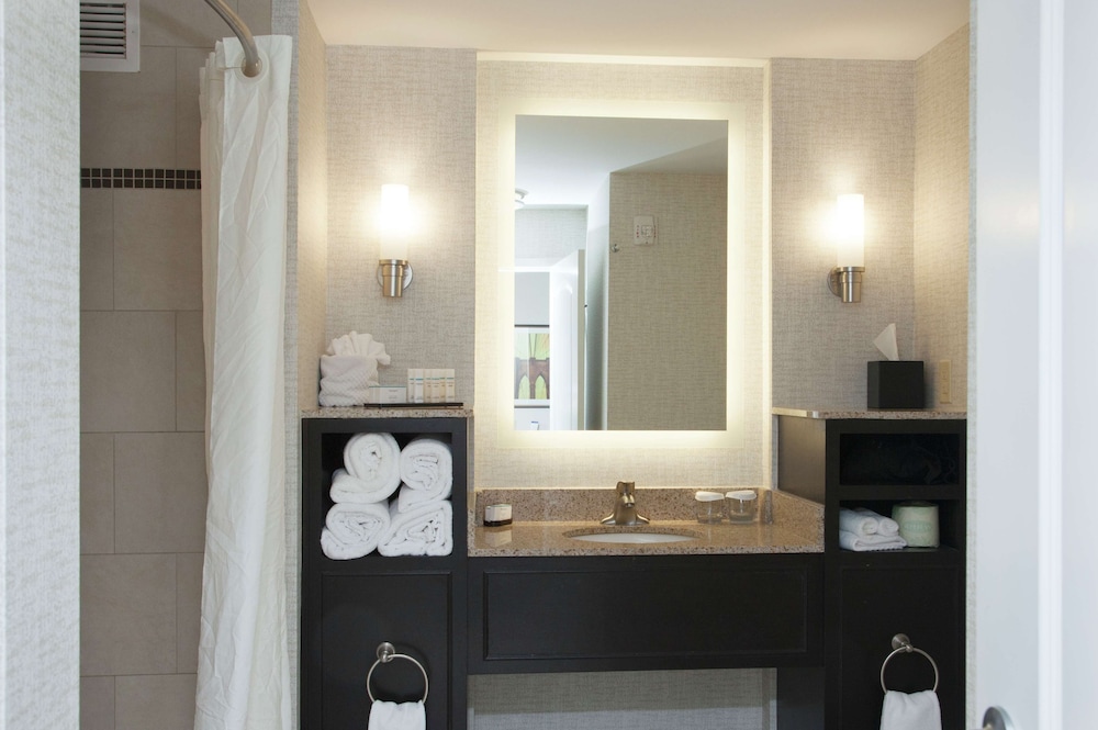 Embassy Suites Columbus - Airport 20/70
