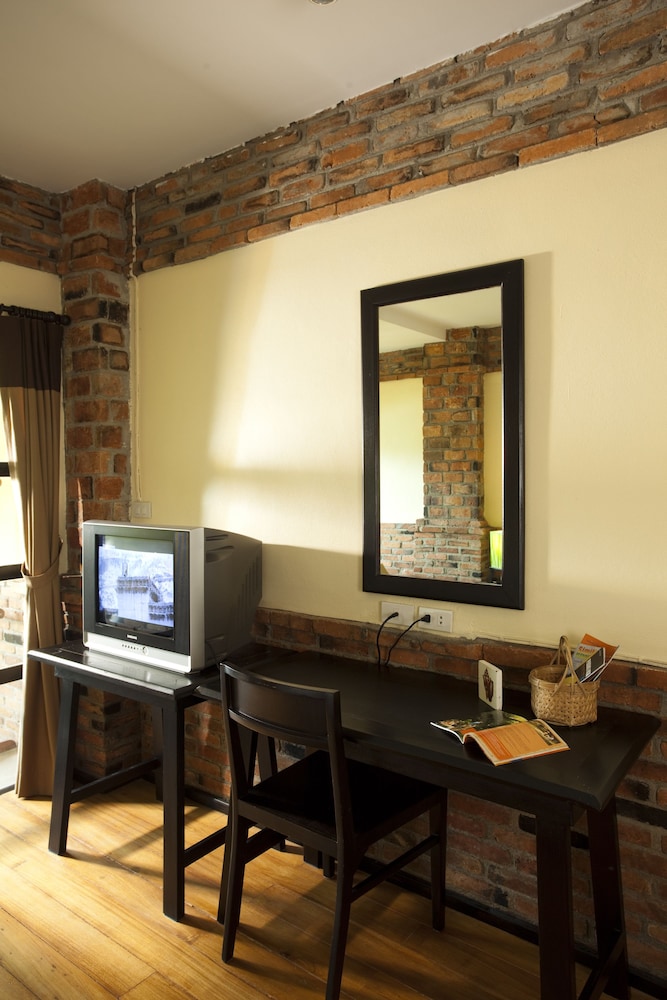 Motive Cottage Resort 55/65