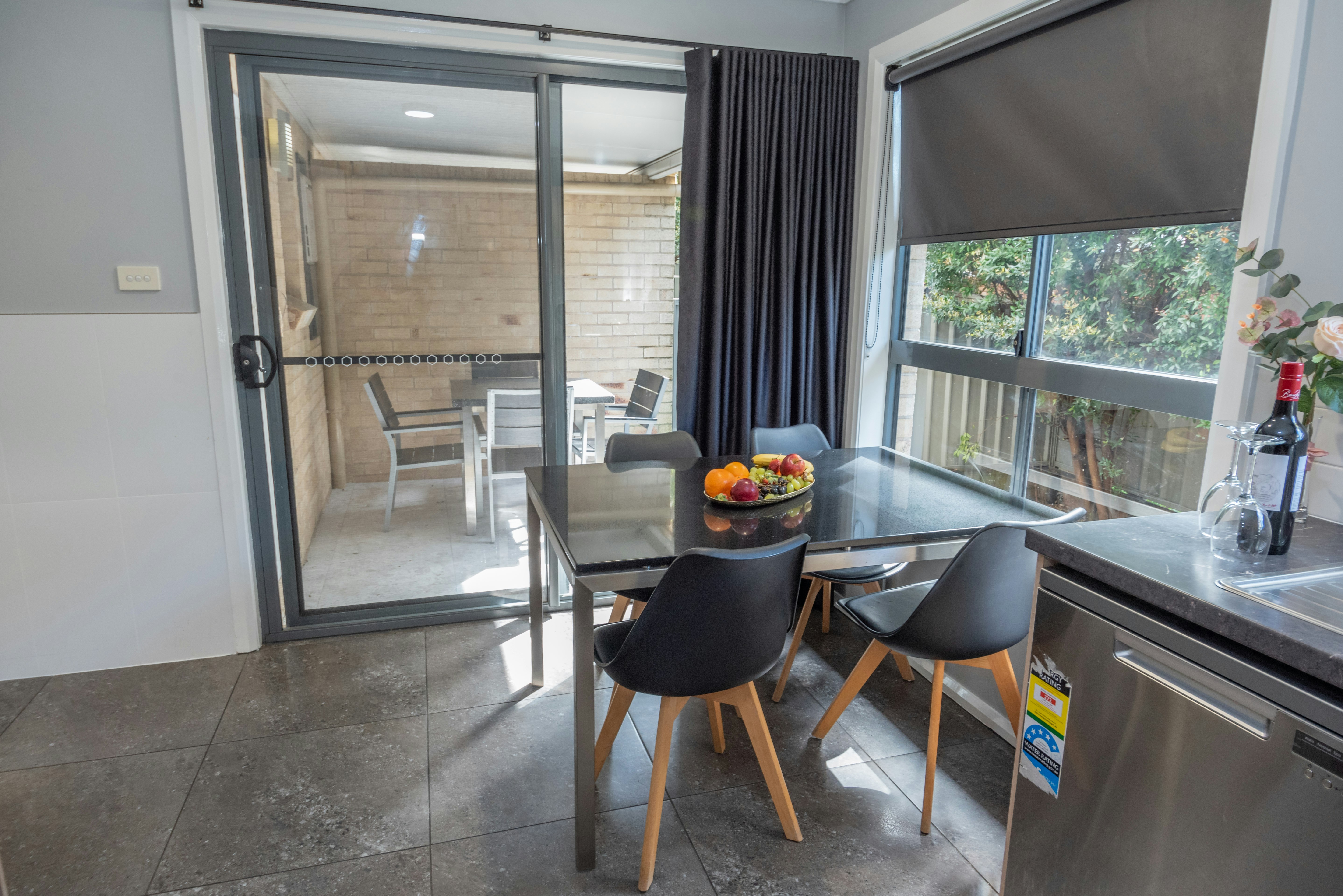 CARDIFF EXECUTIVE APARTMENTS 3/6