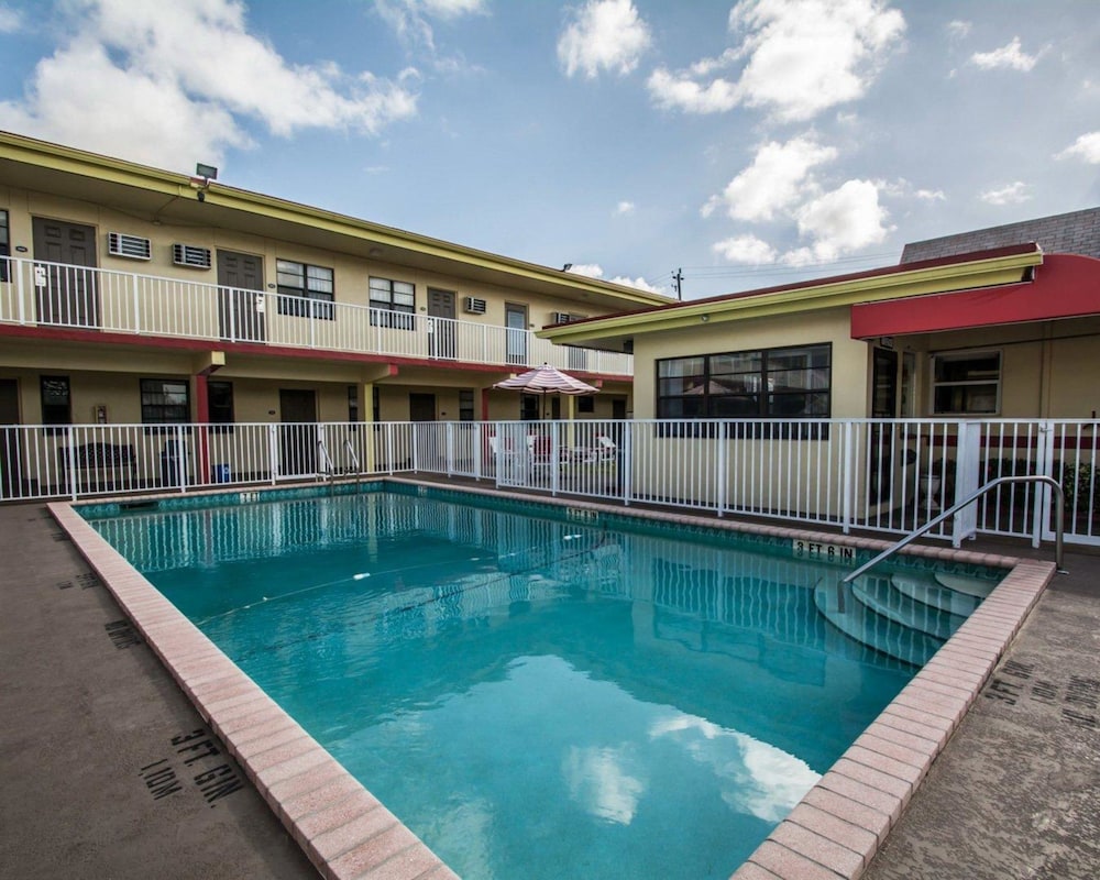 Fort Lauderdale Gardens Inn & Suites 3/14