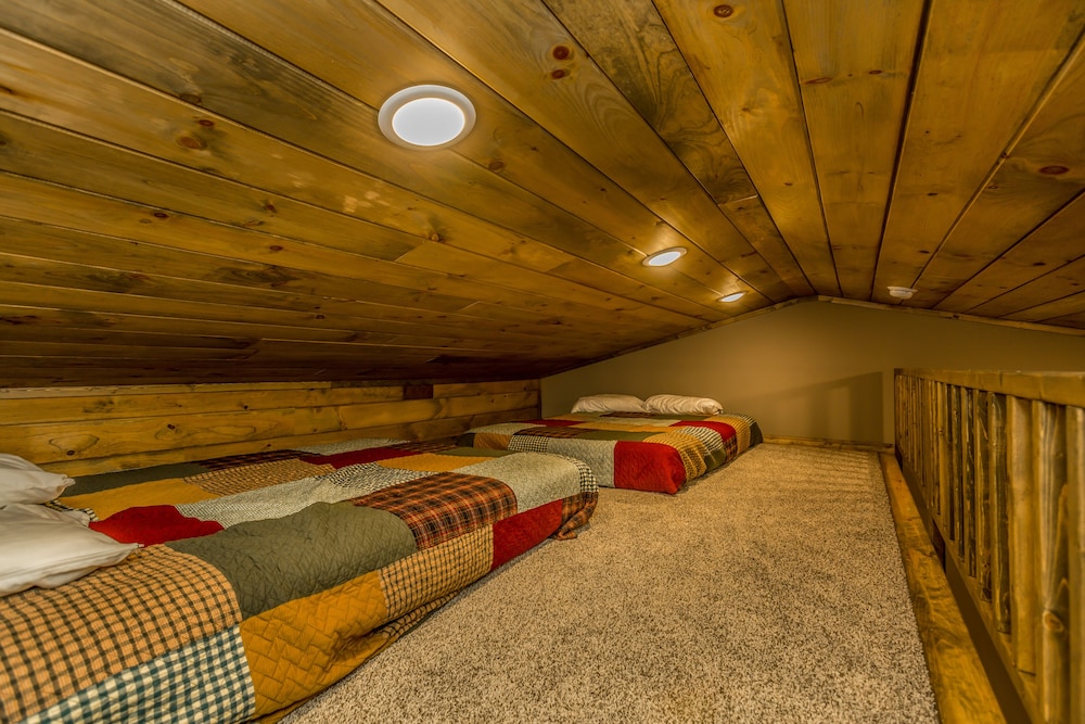 Indian Point Lodge Amp Condominiums 44/73