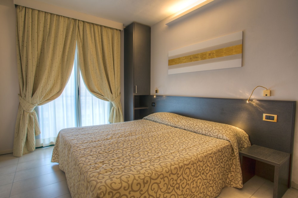 Club Hotel Dante Cervia 11/70