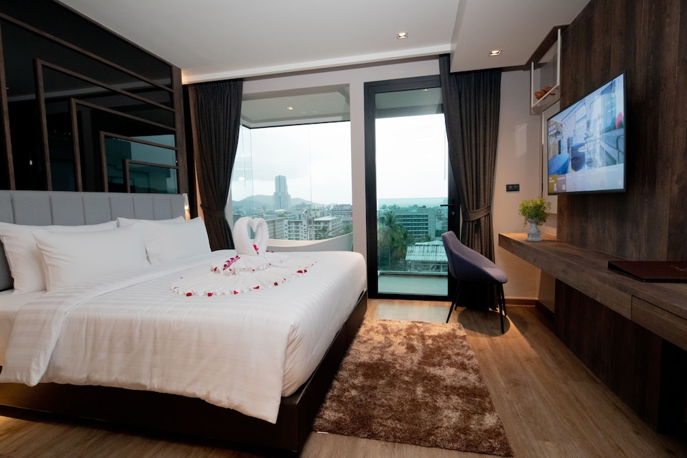 STUDIO, KING BED, SOFA, KITCHENETTE, BATHTUB