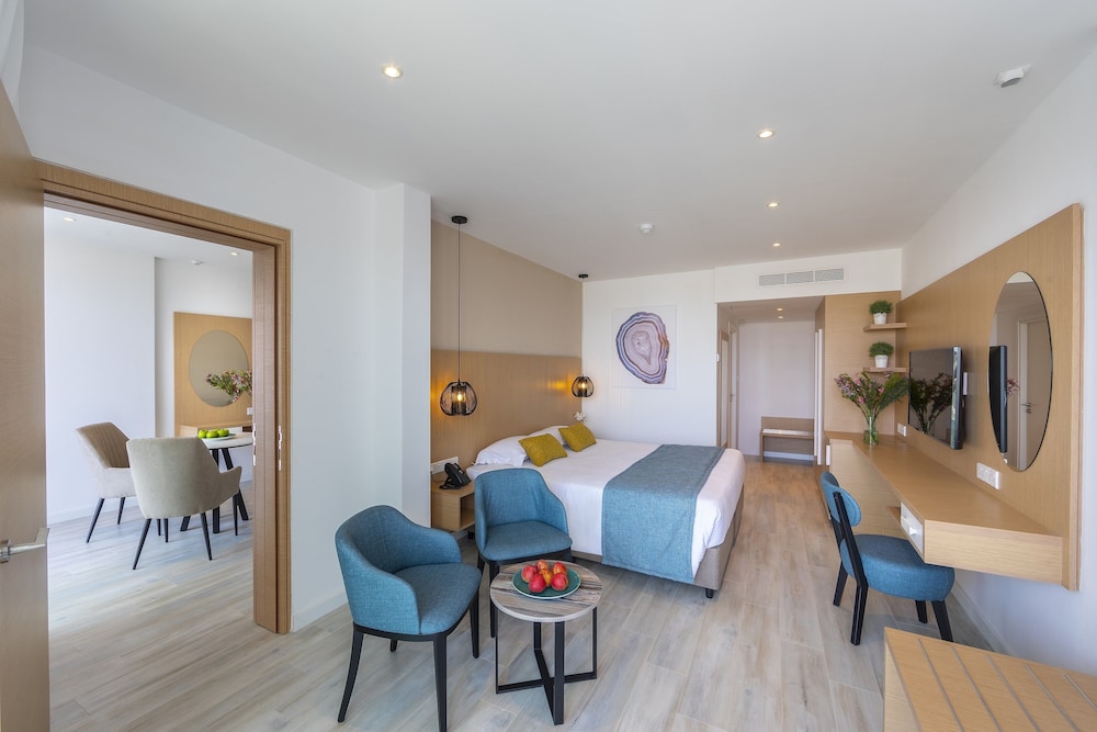 Leonardo Crystal Cove Hotel Spa By the Sea 26/64