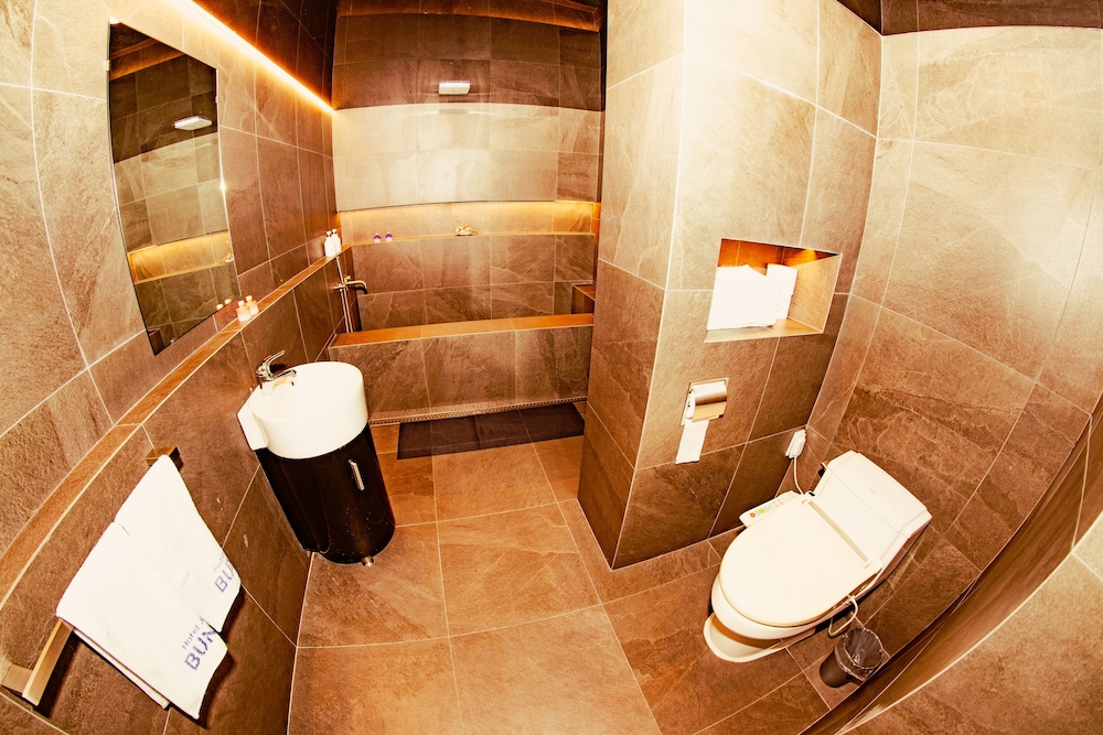 Jeju Bunker Hotel and Resort 49/50