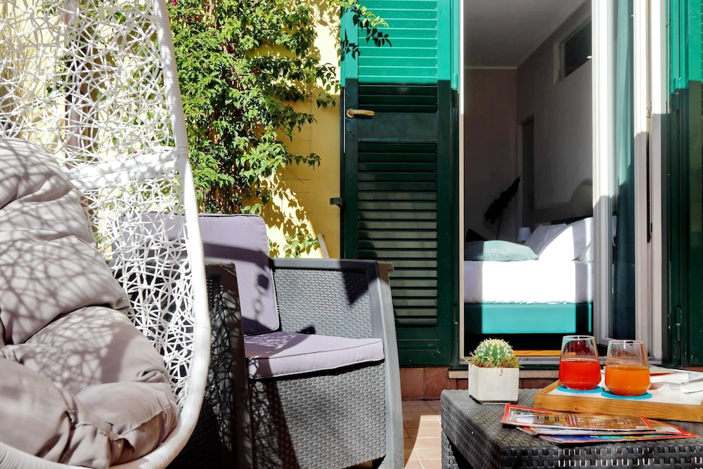 VICO ROOMS AND TERRACE 43/73
