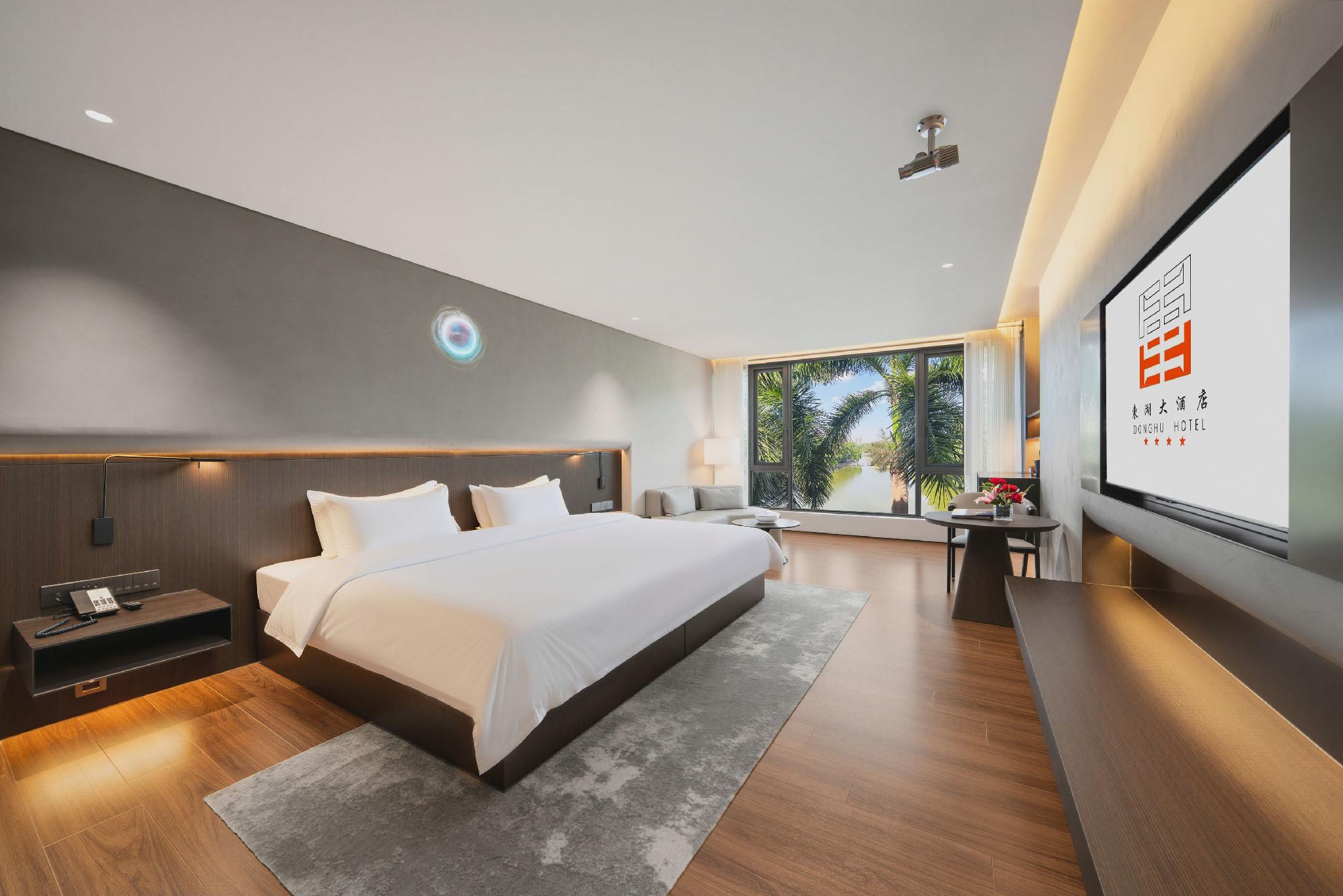 Donghu Grand Hotel 16/49