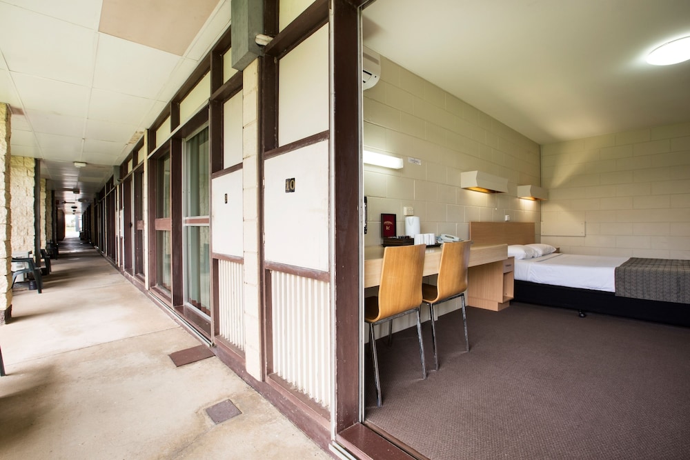 Dalrymple Hotel 34/67
