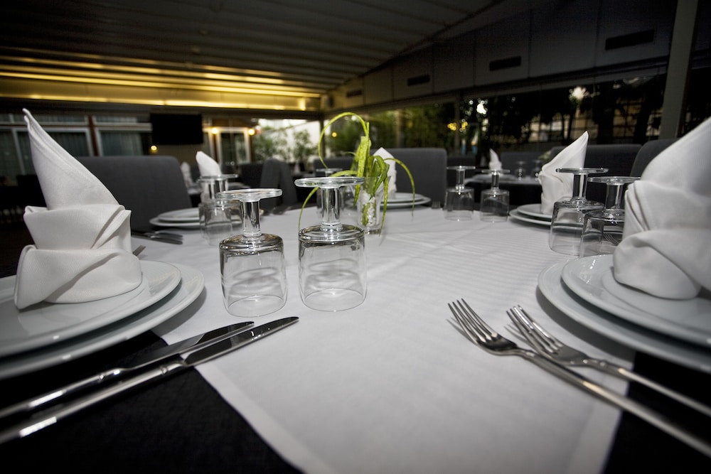Astron Hotel 35/50